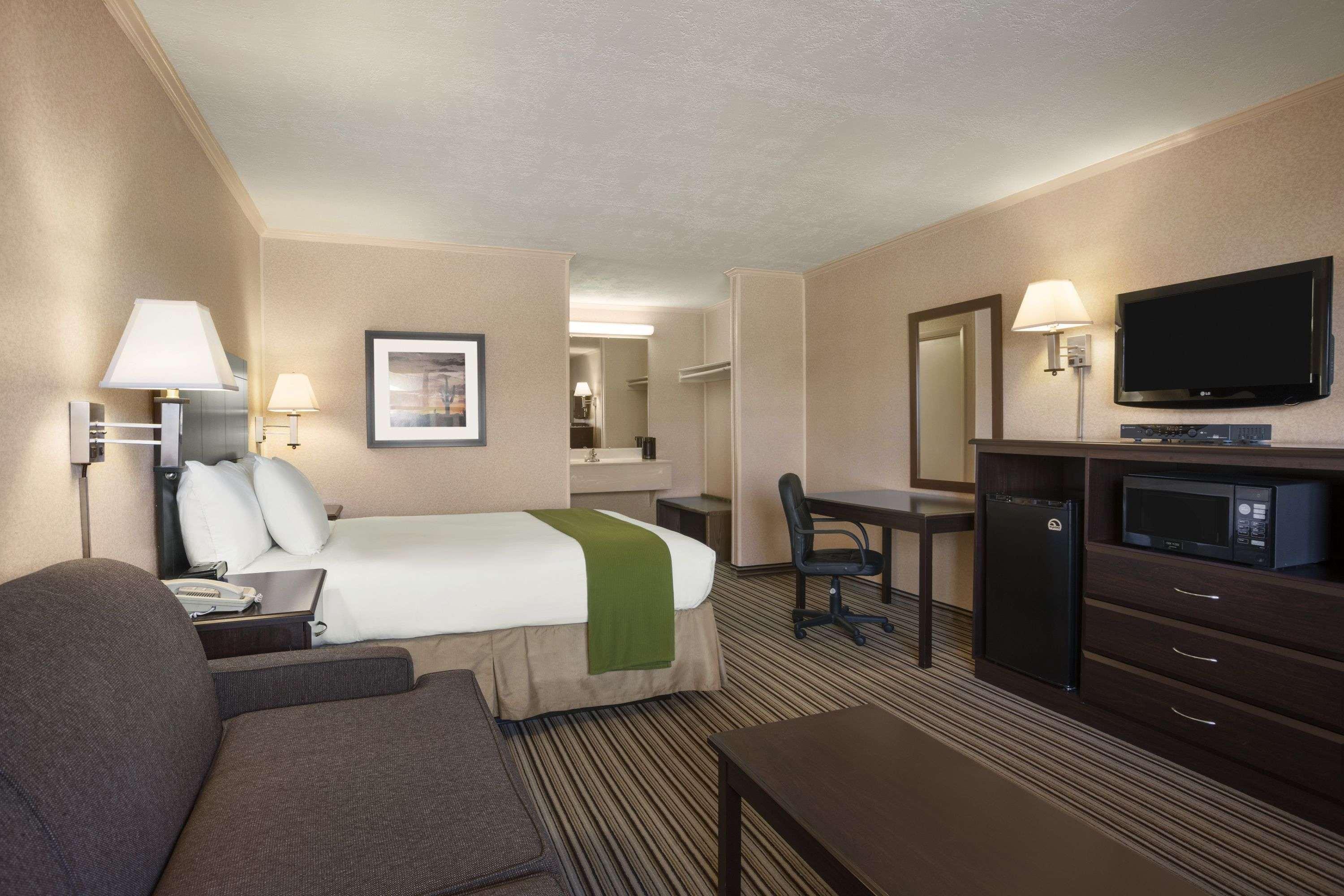 Days Inn By Wyndham Grants Exteriör bild