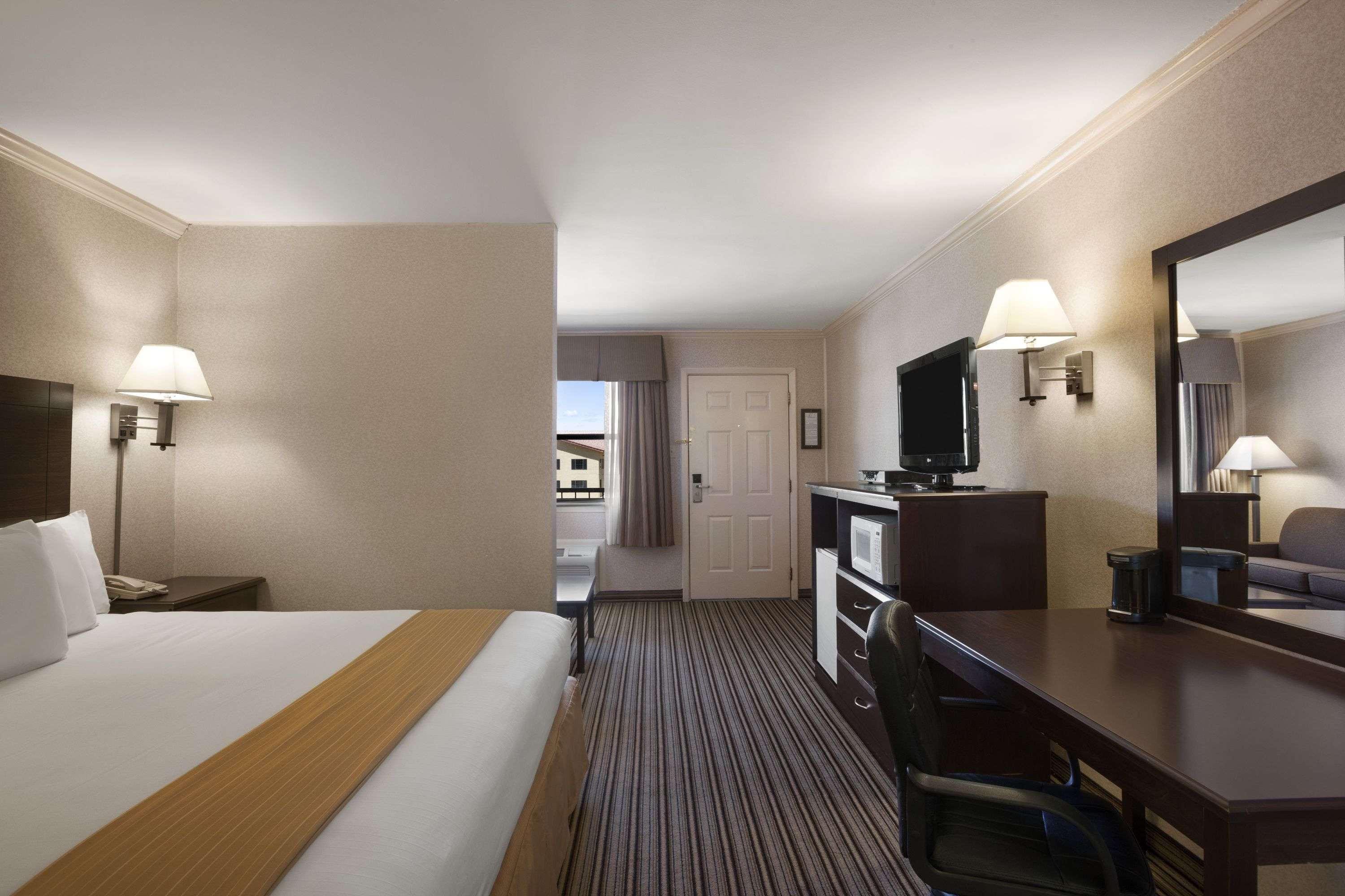 Days Inn By Wyndham Grants Exteriör bild